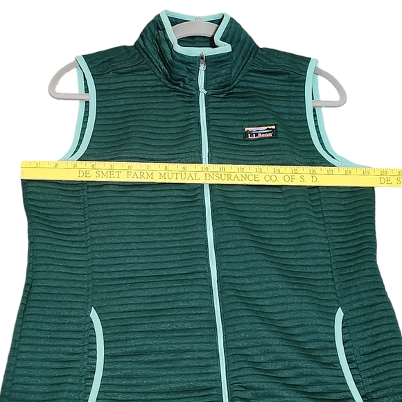 L.L. BEAN Women's Air Light Green Full Zip Vest Size Medium Reg Outdoor Hiking - Picture 11 of 12